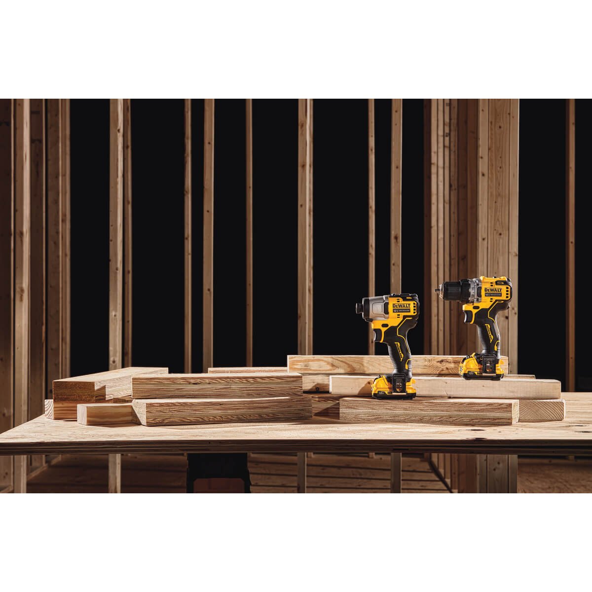 KIT PERCEUSE ET VISSEUSE À PERCUSSION SANS FIL DEWALT DCK221F2 XTREME™ 12 V MAX* SANS BALAIS