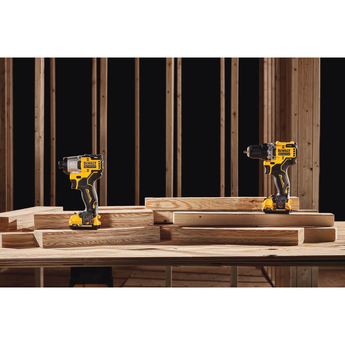 KIT PERCEUSE ET VISSEUSE À PERCUSSION SANS FIL DEWALT DCK221F2 XTREME™ 12 V MAX* SANS BALAIS