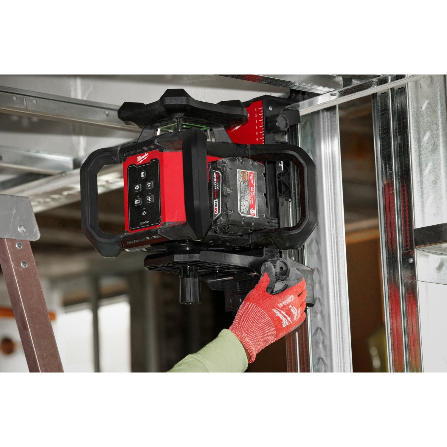 Milwaukee 3702-21 - M18™ Green Interior Rotary Laser Level Kit w/ Remote/Receiver & Wall Mount Bracket