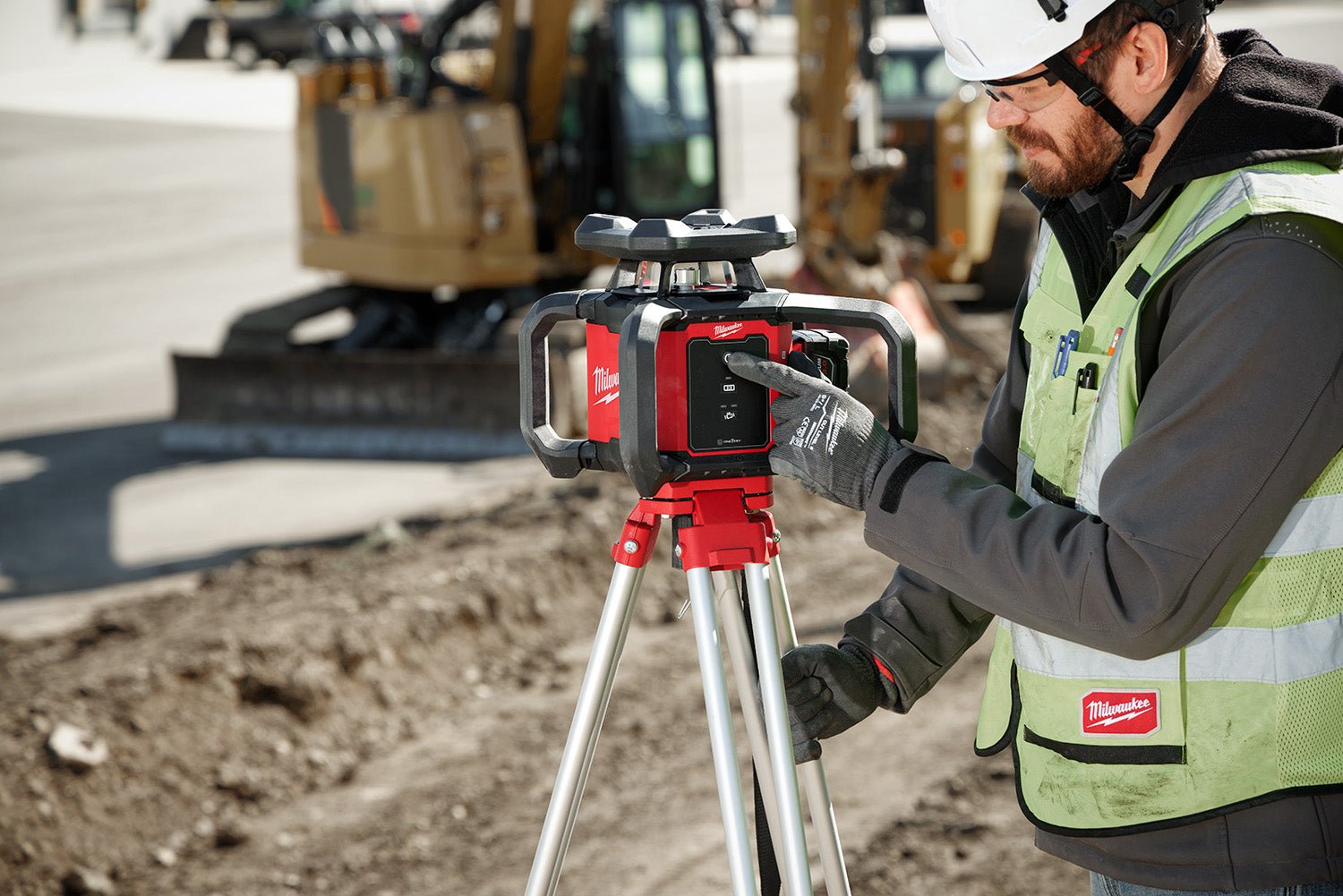 Milwauke 3701-21T- M18™ Red Exterior Rotary Laser Level Kit w/ Receiver, Tripod, & Grade Rod