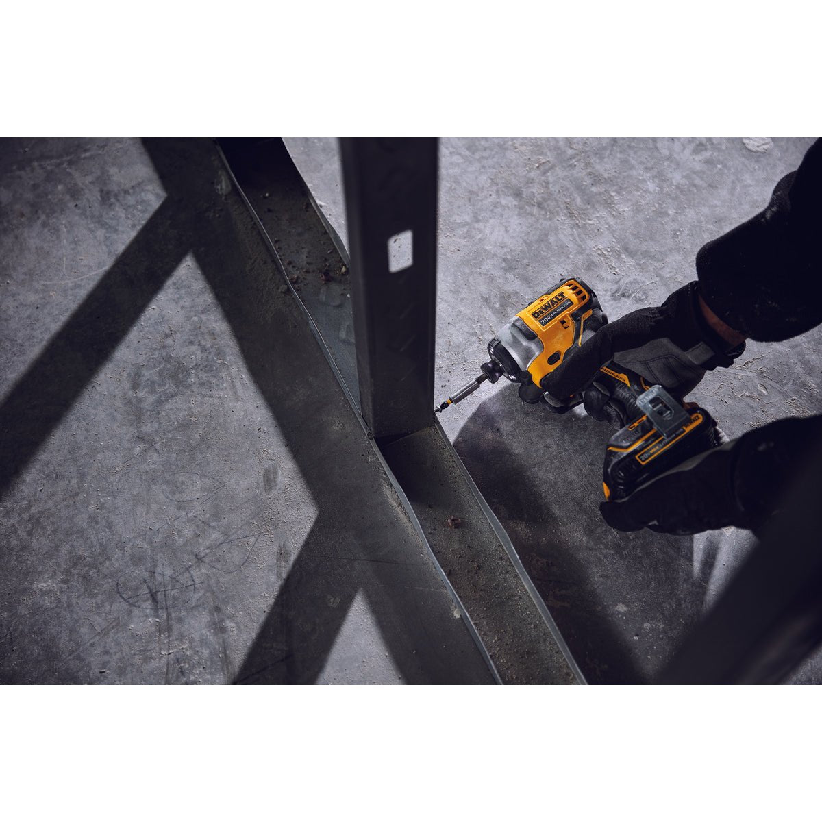 DEWALT DCF809B ATOMIC 20V MAX* BRUSHLESS CORDLESS COMPACT 1/4 IN. IMPACT DRIVER (TOOL ONLY)