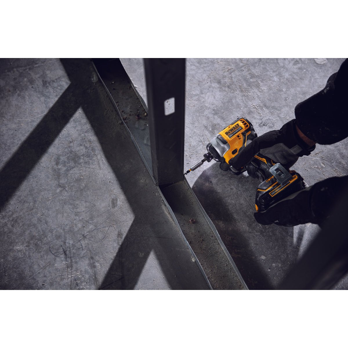 Perceuse-visseuse à percussion sans fil et sans balais DEWALT DCF809B-20V MAX* ATOMIC 1/4 po