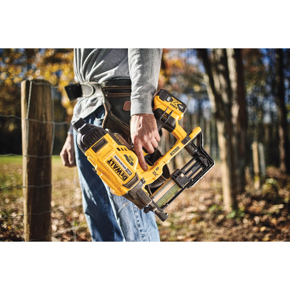 DEWALT DCFS950B-20V MAX* XR 9 Gauge Akku-Zaunhefter (nur Werkzeug)