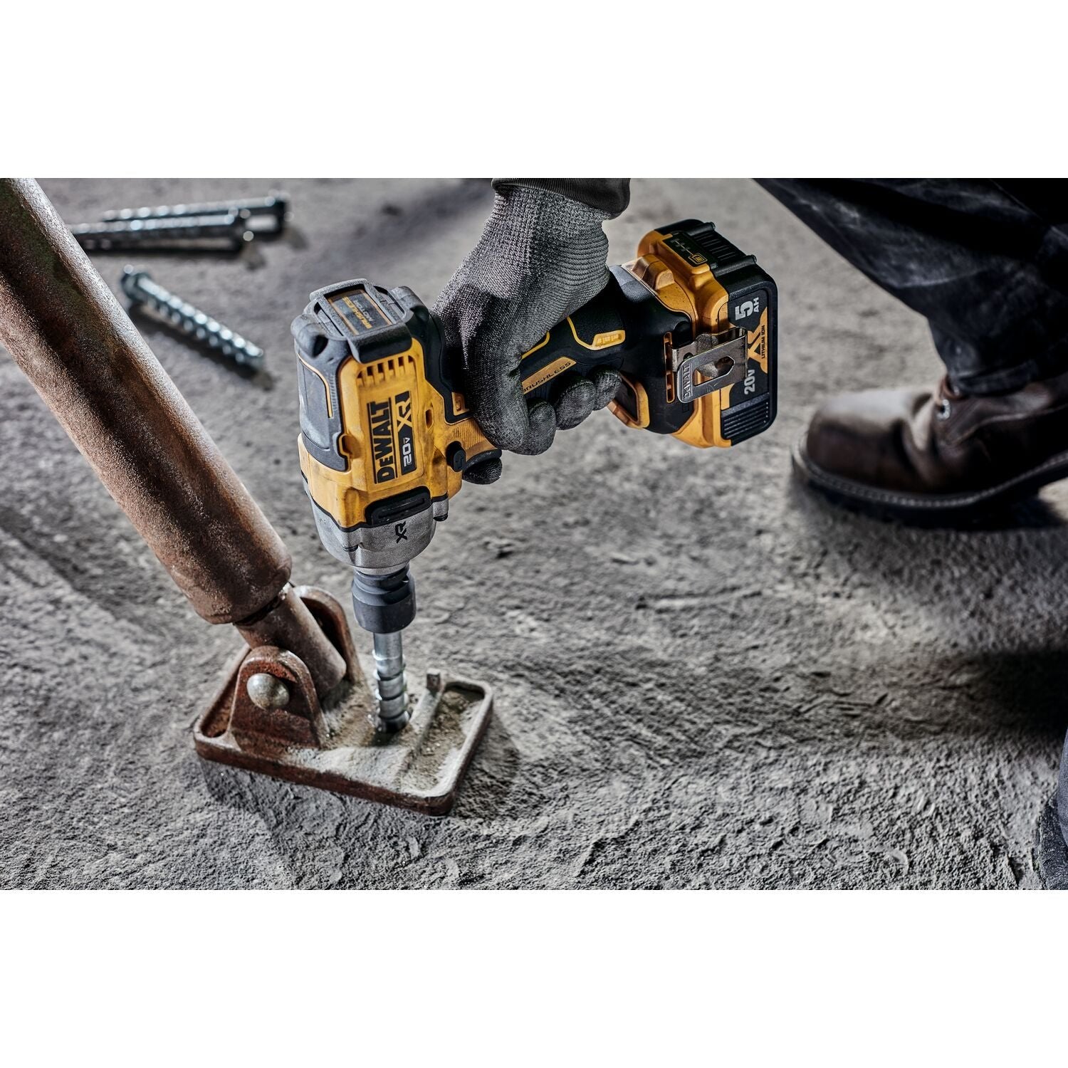 Clé à chocs milieu de gamme Dewalt DCF891P2 20 V MAX* XR® 1/2 po avec enclume à anneau de serrage