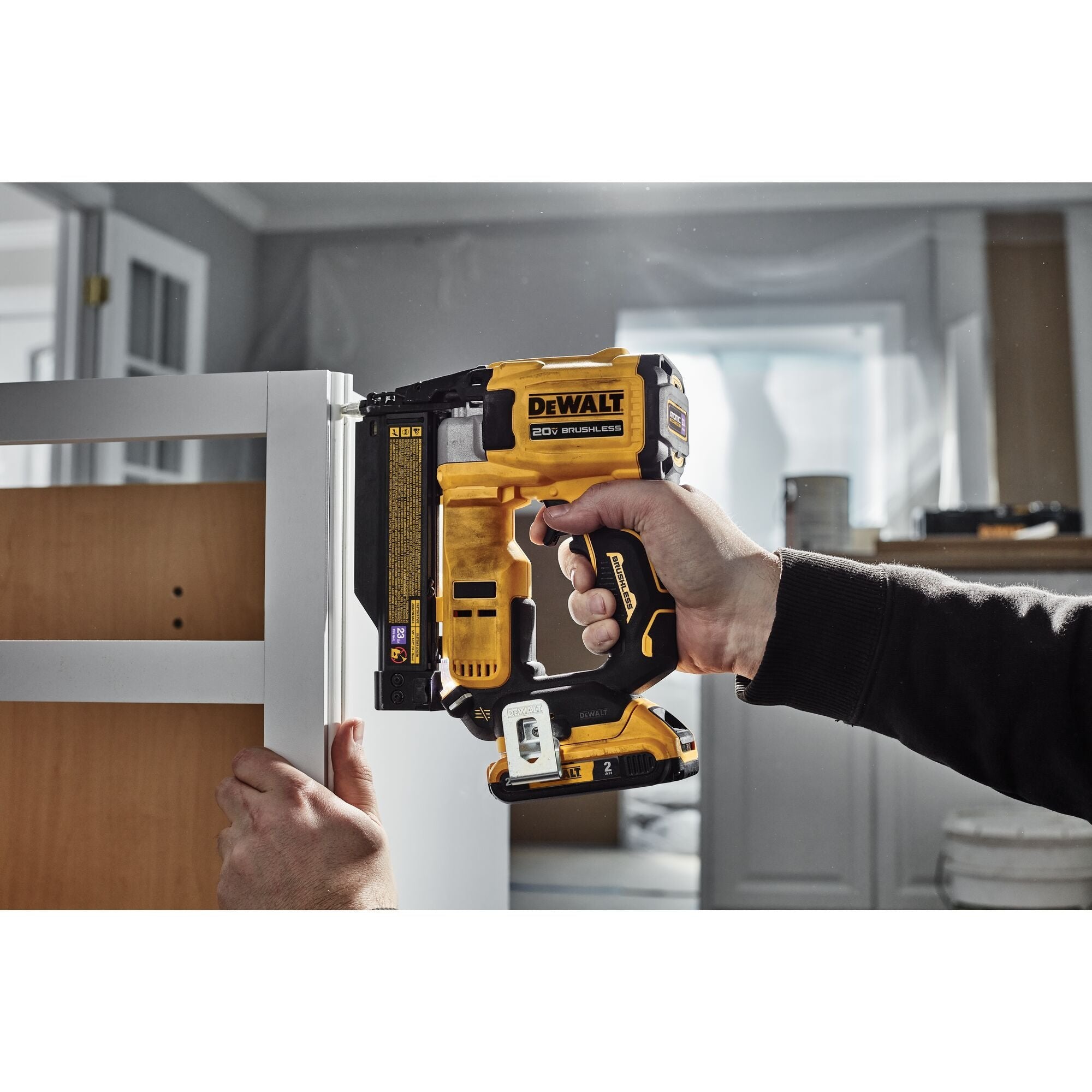 DeWalt DCN623D1 – 20 V MAX XR, 23 GAUGE STIFTNAGLER – (2,0 Ah) mit 1 Akku und Tasche