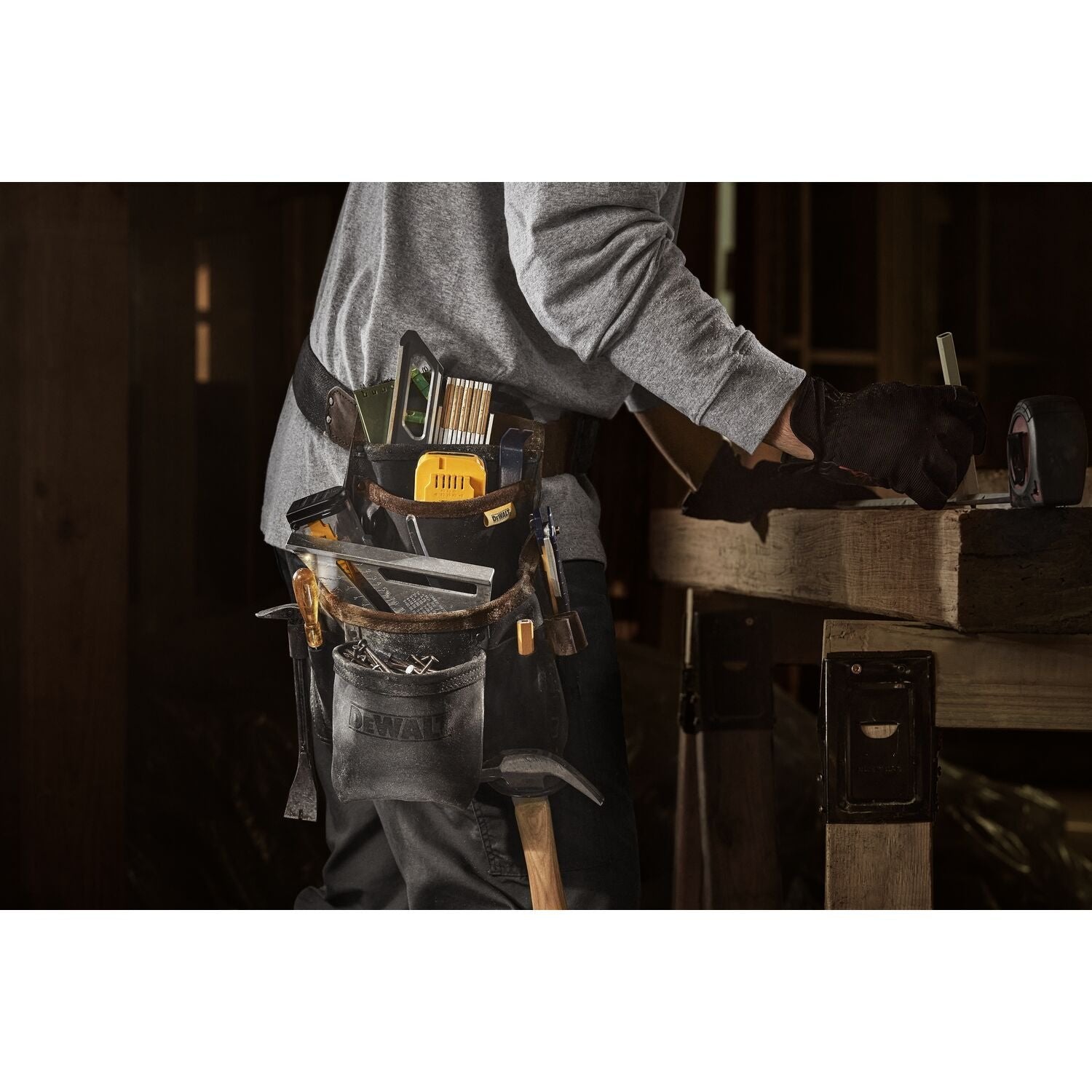 DEWALT DWST550115-Leather Pouch W/ Belt 2023