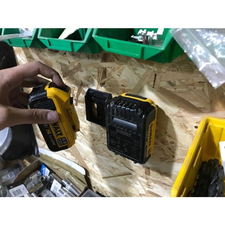 Stealth Mounts BM-DW20-YLW-1 - DeWalt 20 V/60 V Akkuhalterung