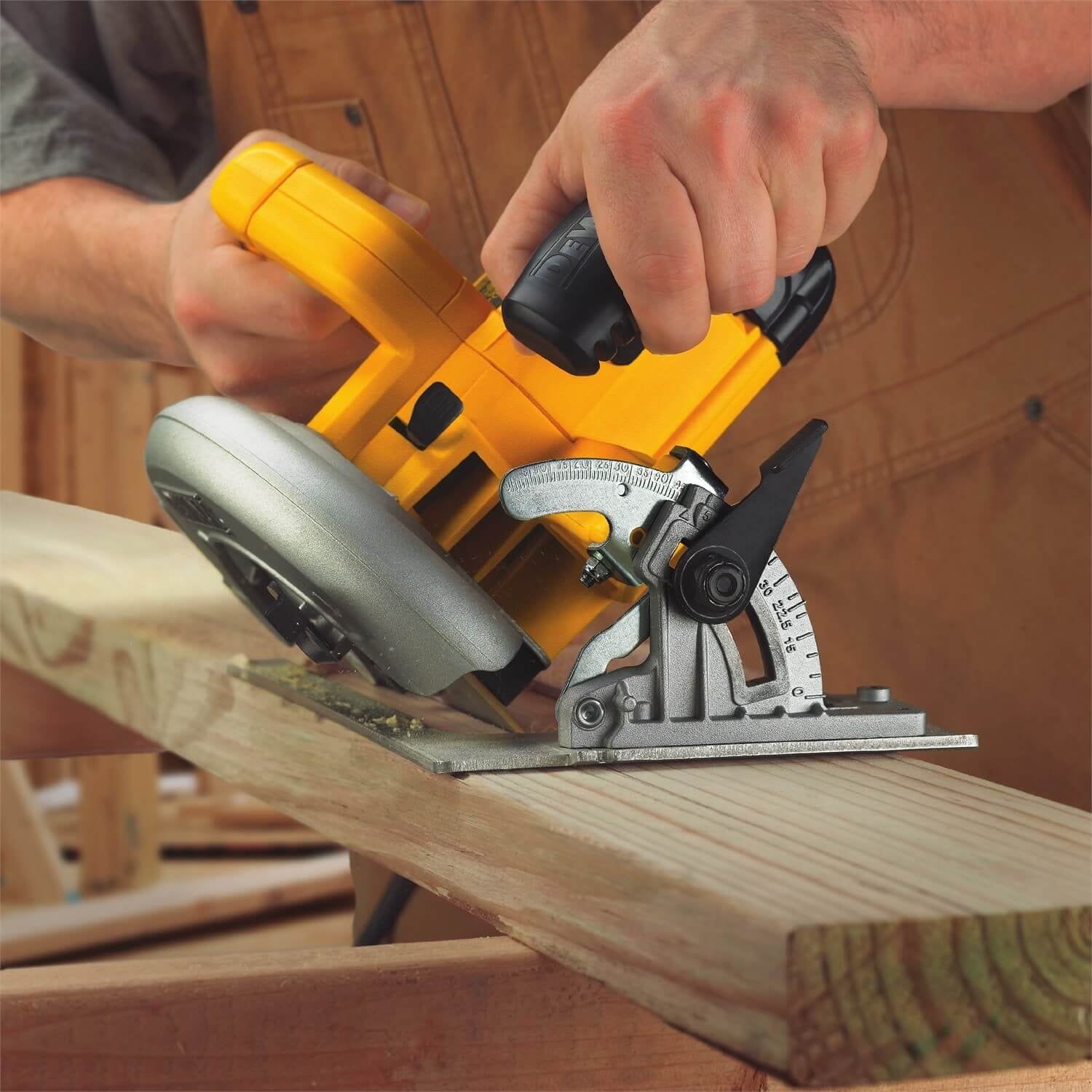 DEWALT DWE575-7-1/4-Inch Circular Saw, Lightweight, Corded