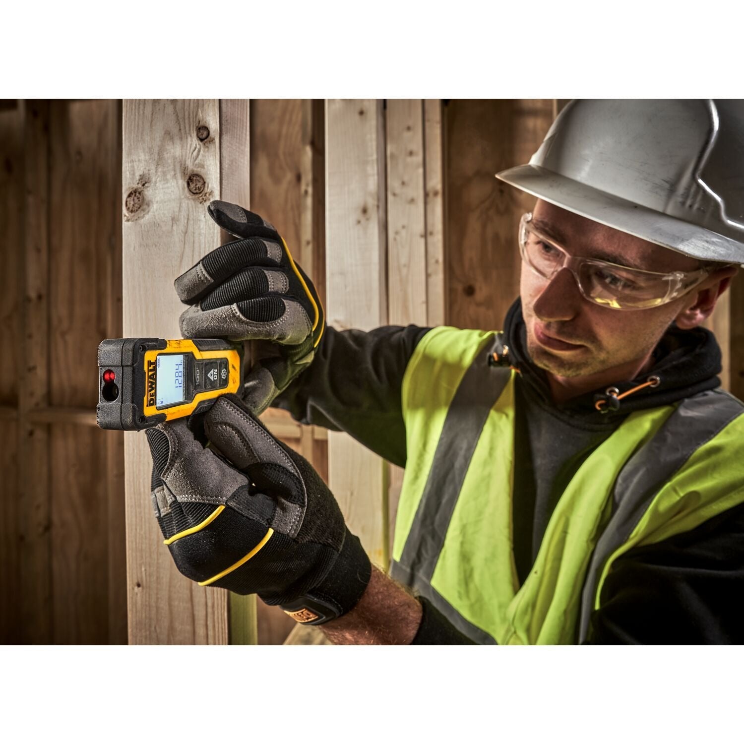 DEWALT DWHT77100-CN-100' LASER DISTANCE MEASURER