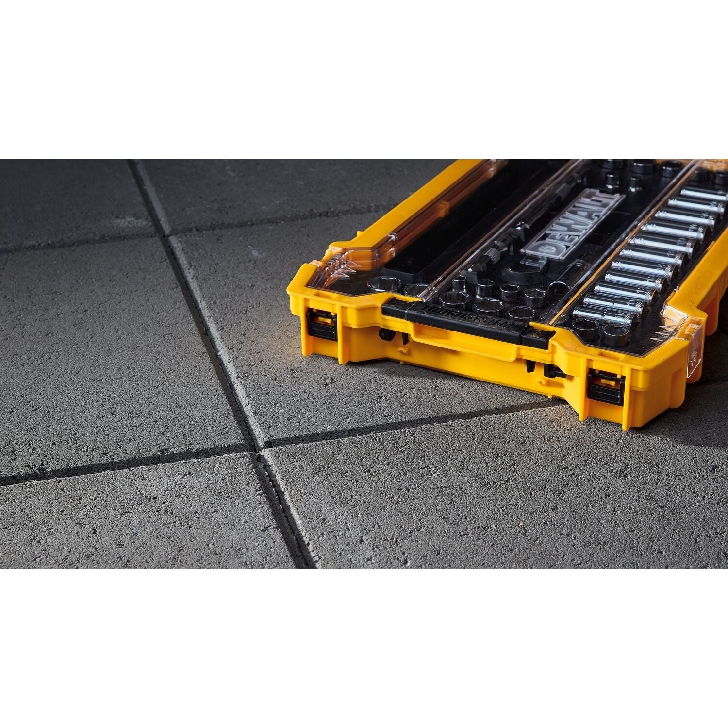 Jeu de douilles DEWALT DWMT45400-3/8 po, 37 pièces, avec plateau et couvercle