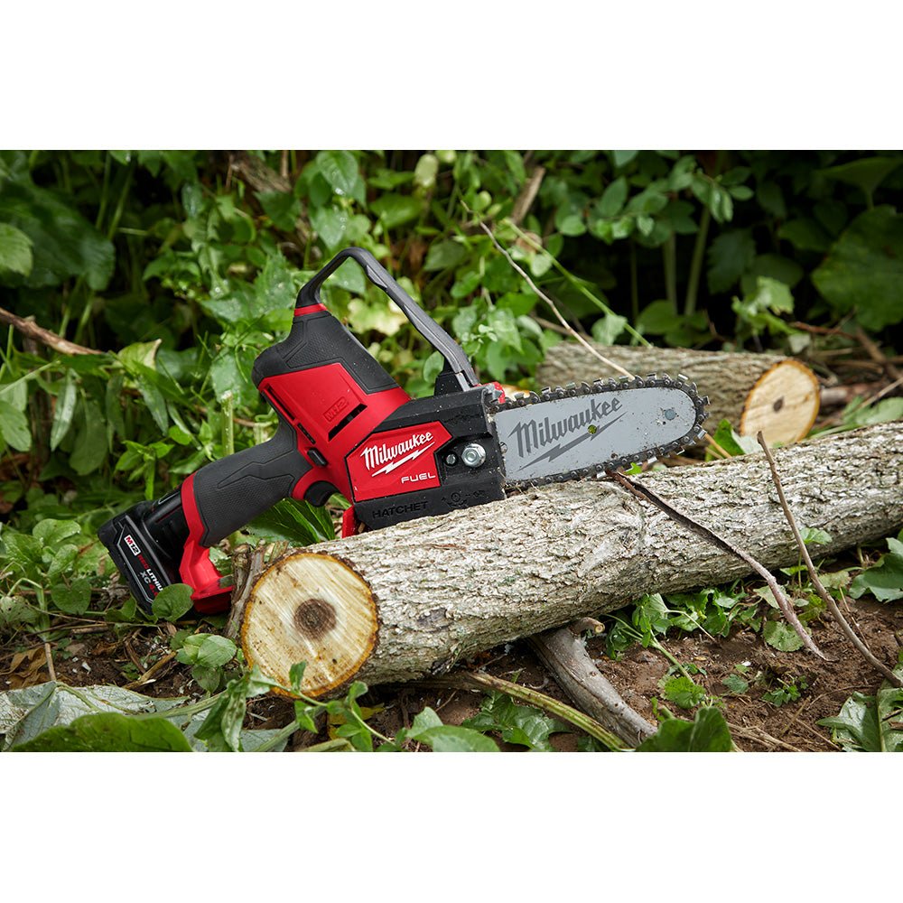 Milwaukee 2527-21  -  M12 Fuel Hatchet 6" Pruning Chain Saw - 4.0Ah Kit