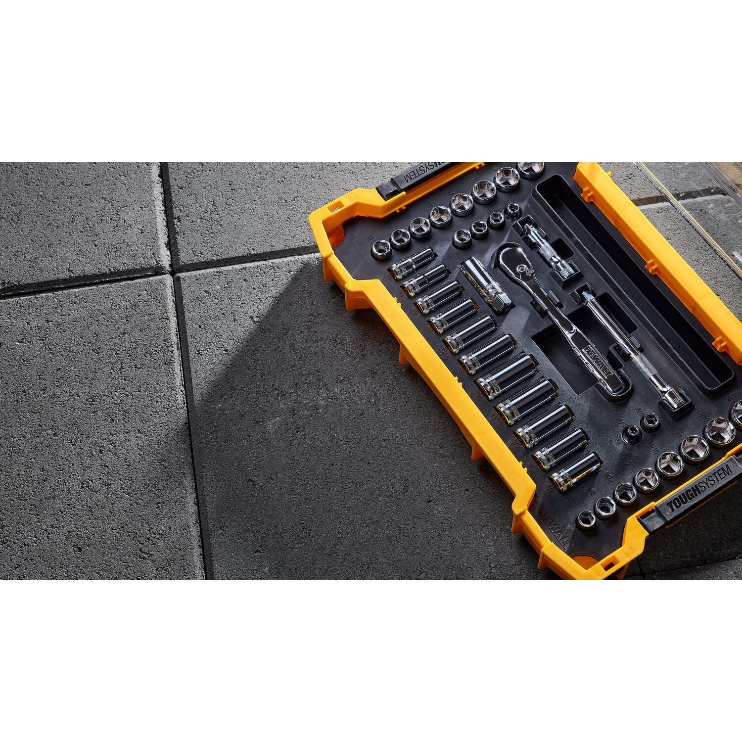 DEWALT DWMT45400-3/8In Dr 37Pc Socket Set + Ts Tray & Lid