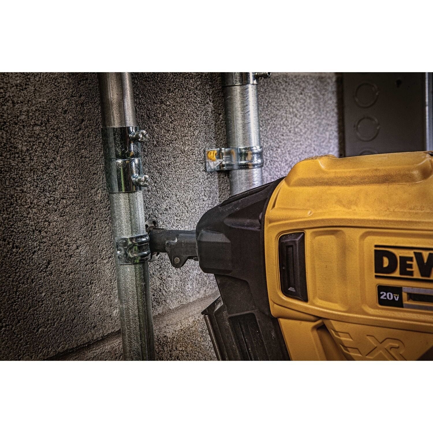 DEWALT DCN890B – Akku-Betonnagler, blank