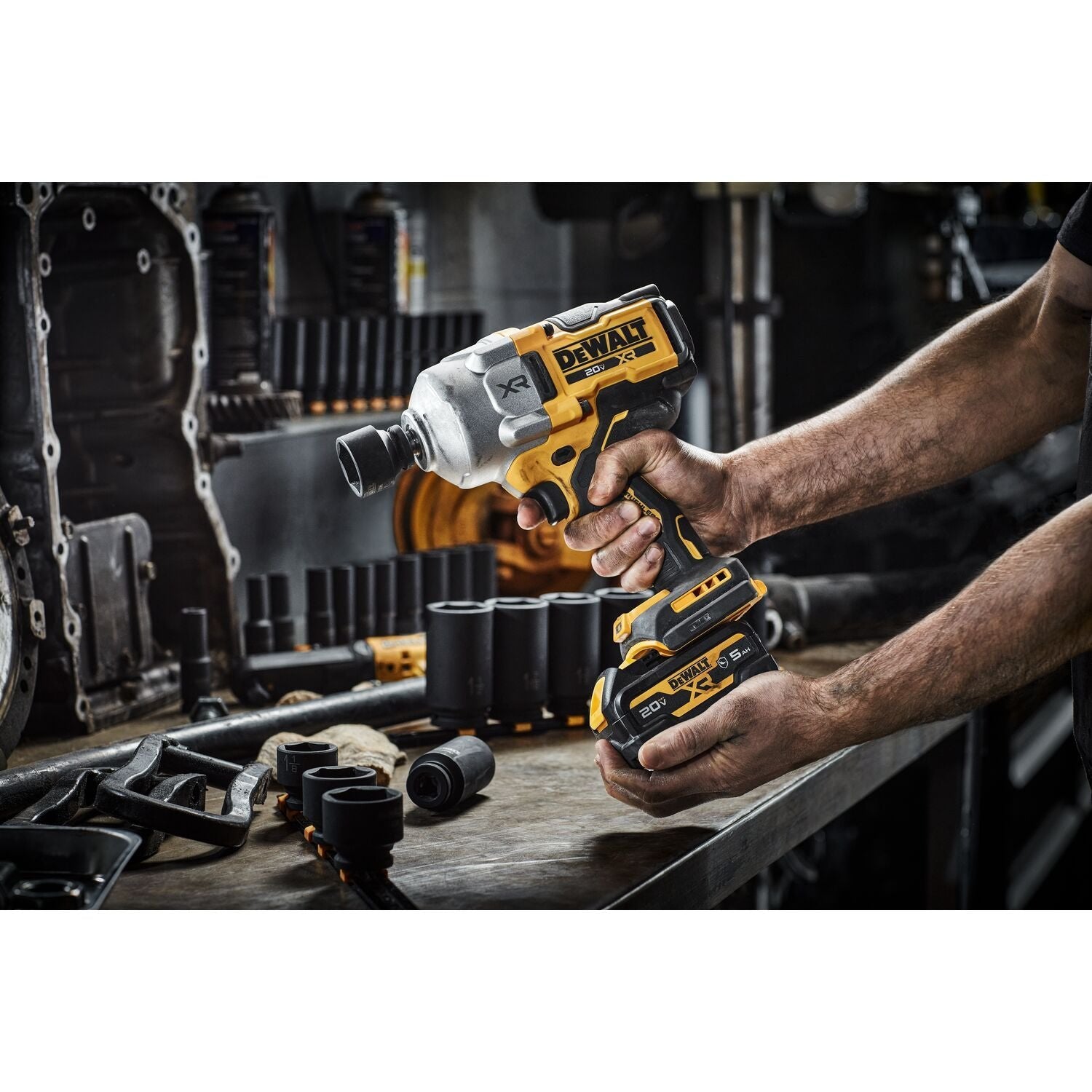 Dewalt  DCF961B 20V MAX* XR® Brushless Cordless 1/2 In High Torque Impact Wrench with Hog Ring Anvil (Tool Only)