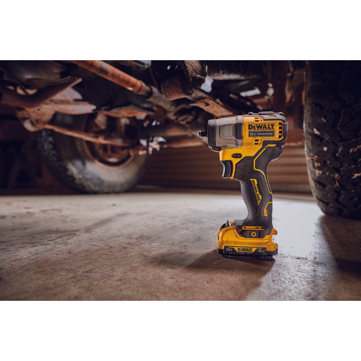 DEWALT DCF902B-12V MAX* XTREME Cordless Brushless 3/8 in Impact Wrench Kit (1) Lithium Ion Battery with Charger