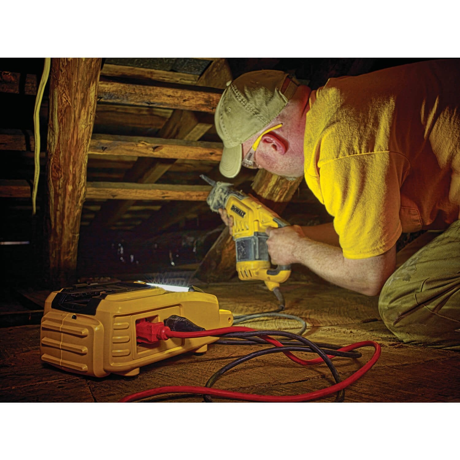 DEWALT DCL061 18V/20V MAX Cordless/Corded LED Worklight