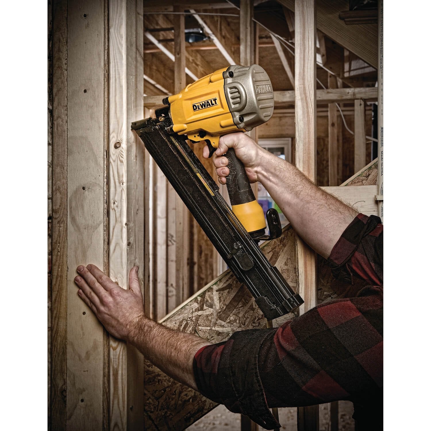 Dewalt DWF83PT 30-Grad-Papierband-Rahmennagler