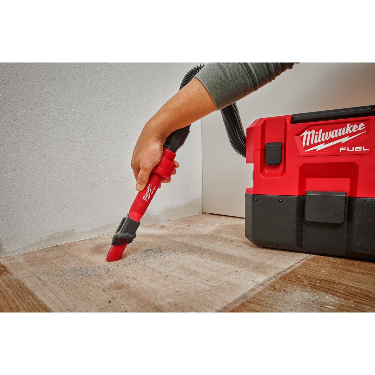 Milwaukee 49-90-2028  -  AIR-TIP™ 2-in-1 Utility Brush Tool