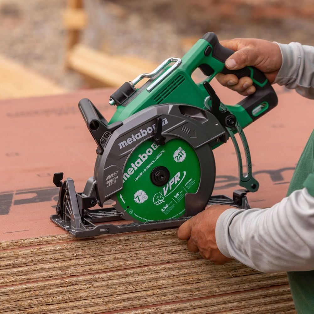 Scie circulaire Metabo HPT 36 V avec poignée arrière 7-1/4" - C3607DWAM 