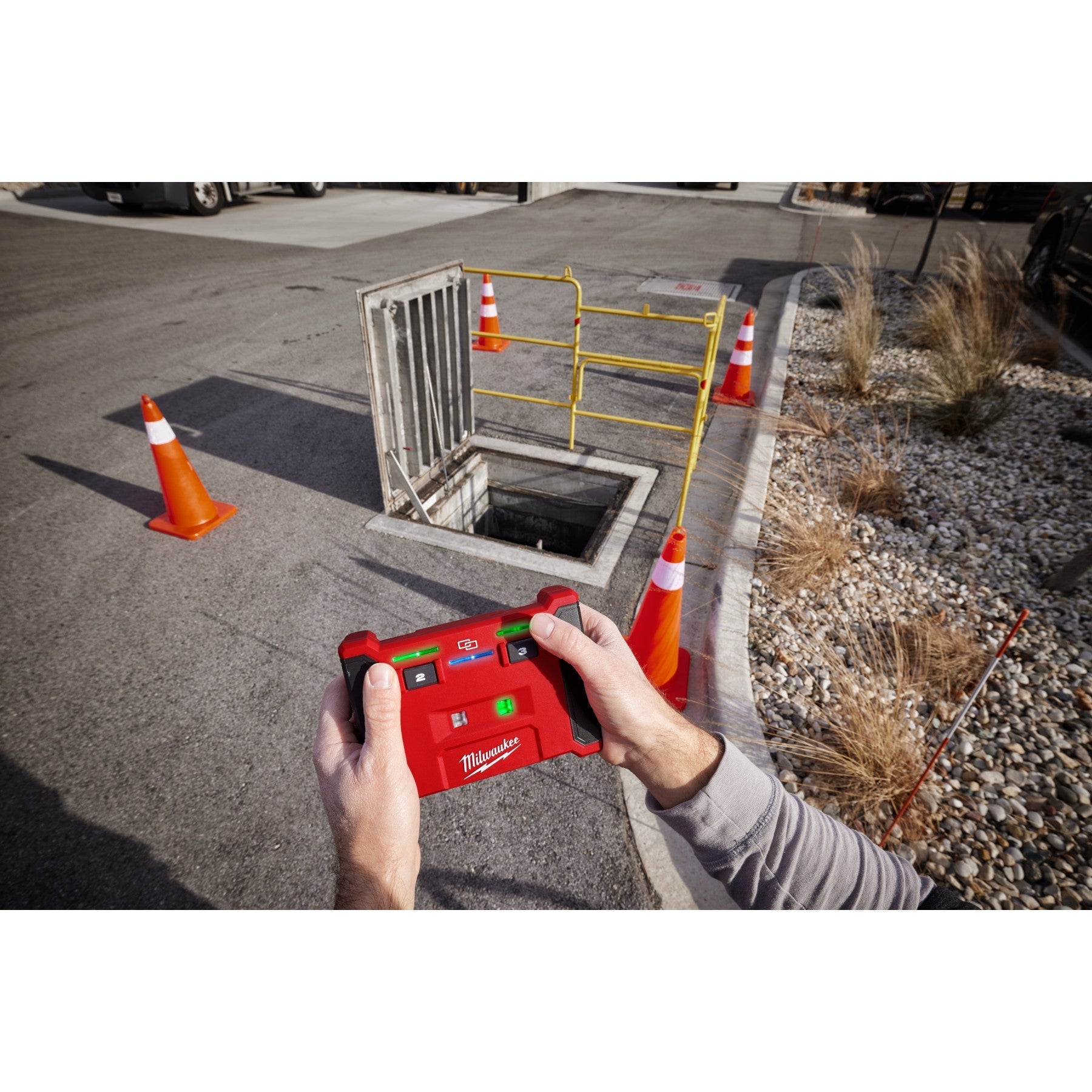 Milwaukee 2875R-21 M18 FORCE LOGIC 5" Underground Cable Cutter Kit with Wireless Remote