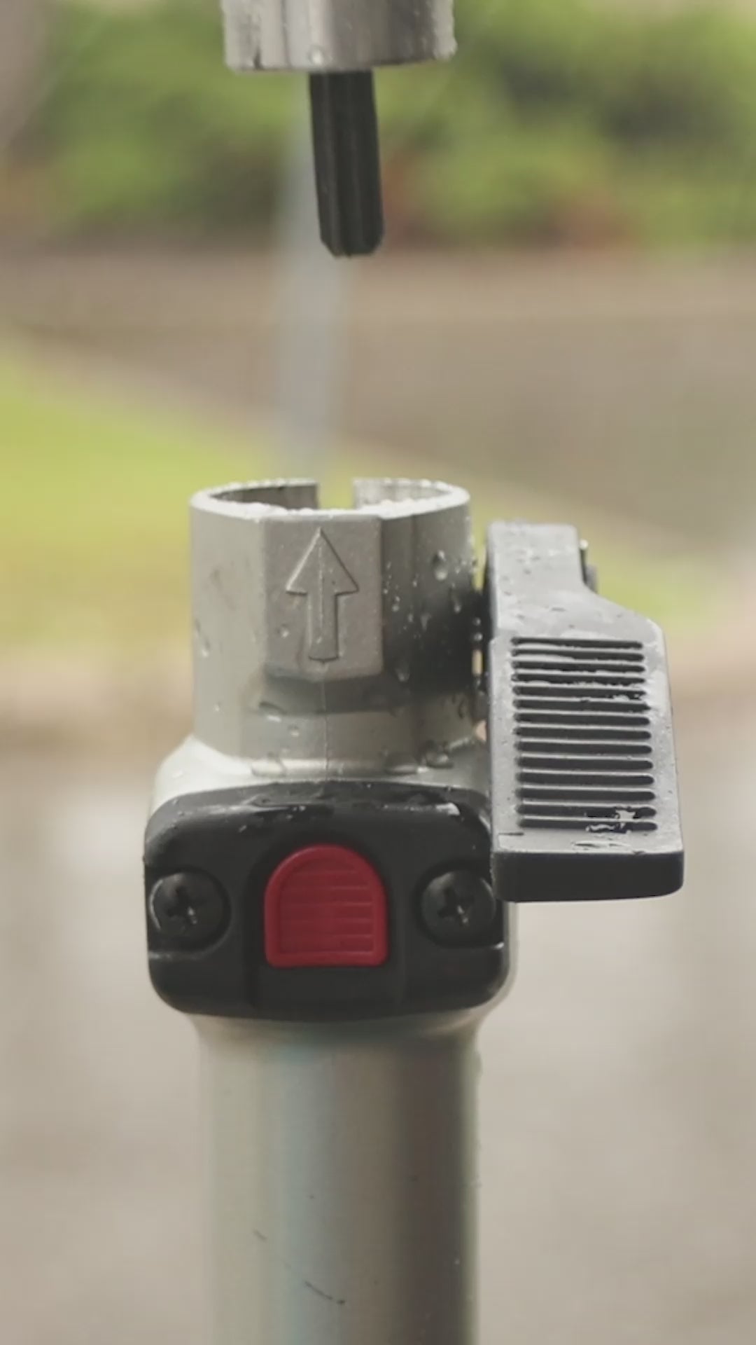 Charger la vidéo : Makita EN401MP - ACCESSOIRE TAILLE-HAIE 