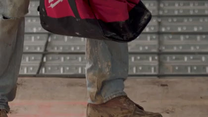 Load video: Milwaukee 2867-22 M18 FUEL™ 1" High Torque Impact Wrench w/ ONE-KEY™ Kit - product video