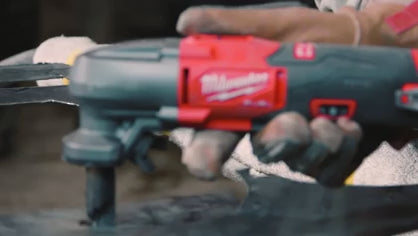 Load video: Milwaukee 2476-20 M12 FUEL™ 16 Gauge Variable Speed Nibbler - product video