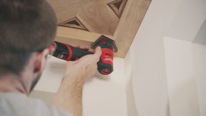 Charger la vidéo : Milwaukee 2531-20 M12 FUEL™ Orbital Detail Sander - product video