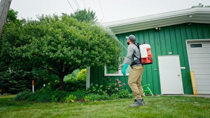 Milwaukee 3019-21PS M18™ 4-Gallon Backpack Sprayer w/ SWITCH TANK™ (Kit) - product video