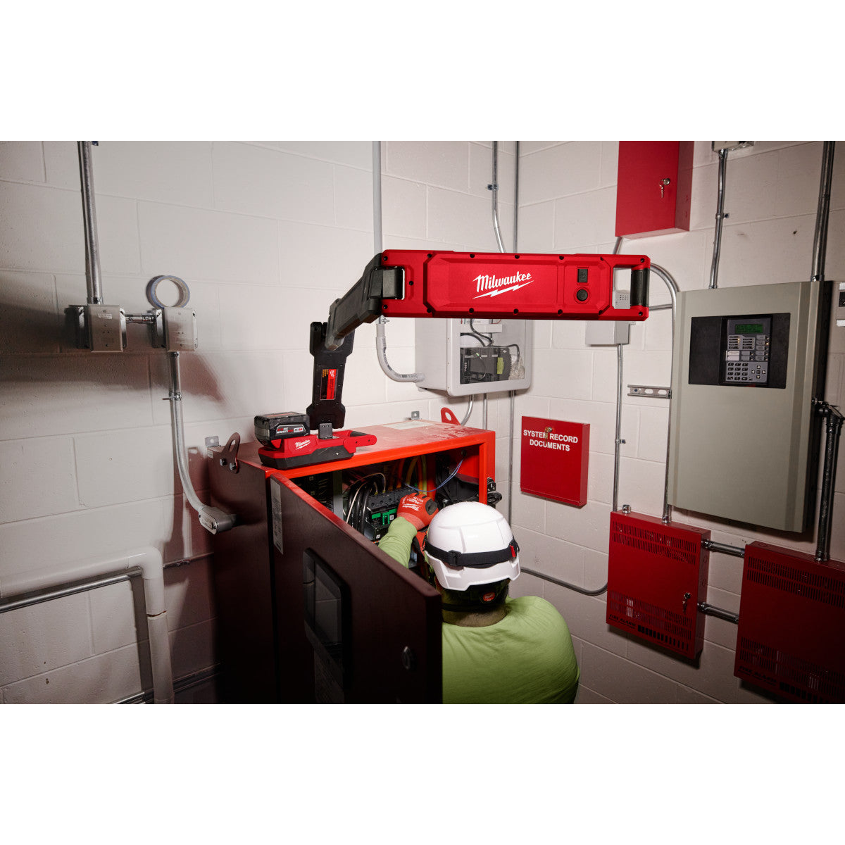 Milwaukee 2129-20 - Lampe à flèche télescopique magnétique M18™