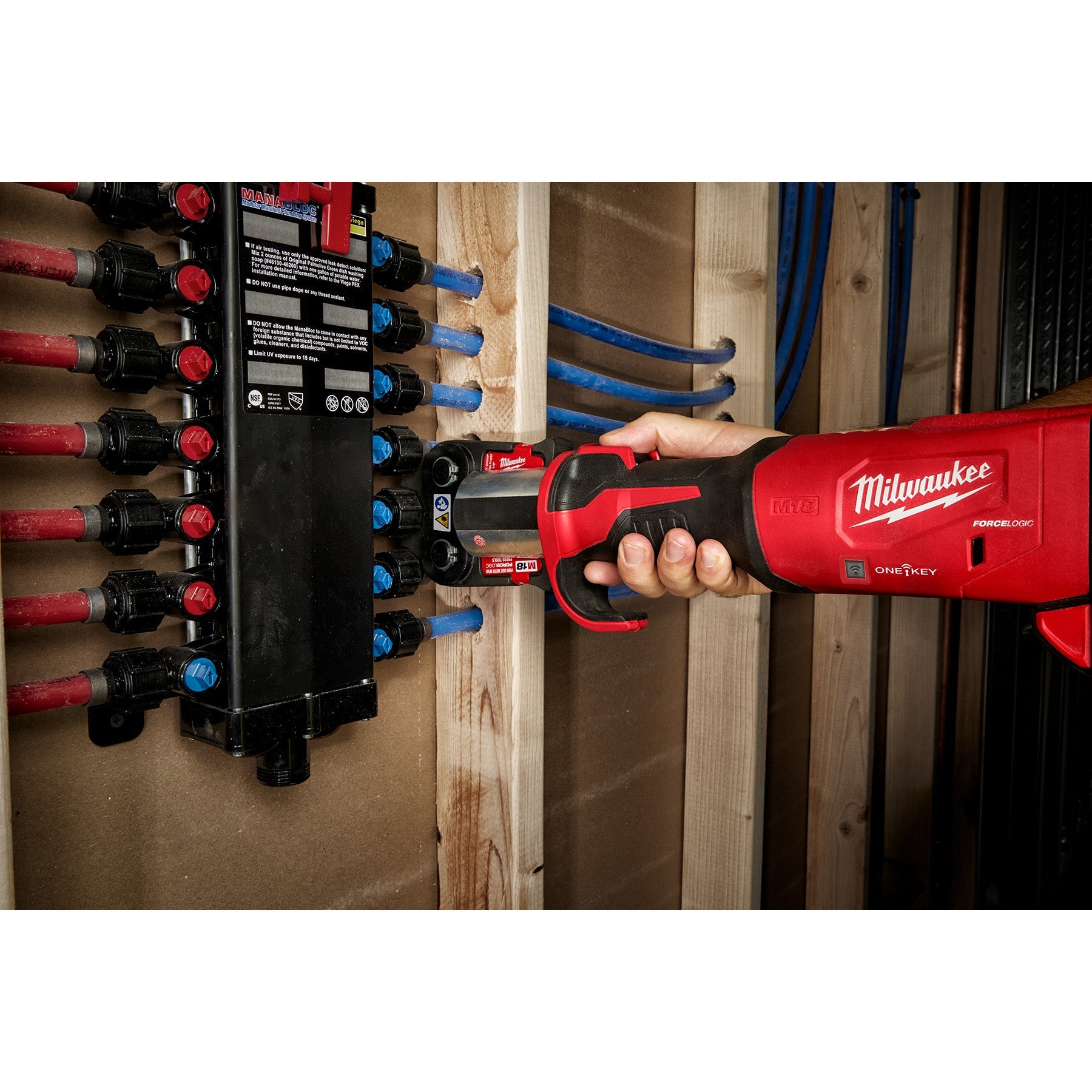 Milwaukee 2922-22 - Outil de presse M18™ FORCE LOGIC™ avec ONE-KEY™ et mâchoires CTS 1/2"-2"