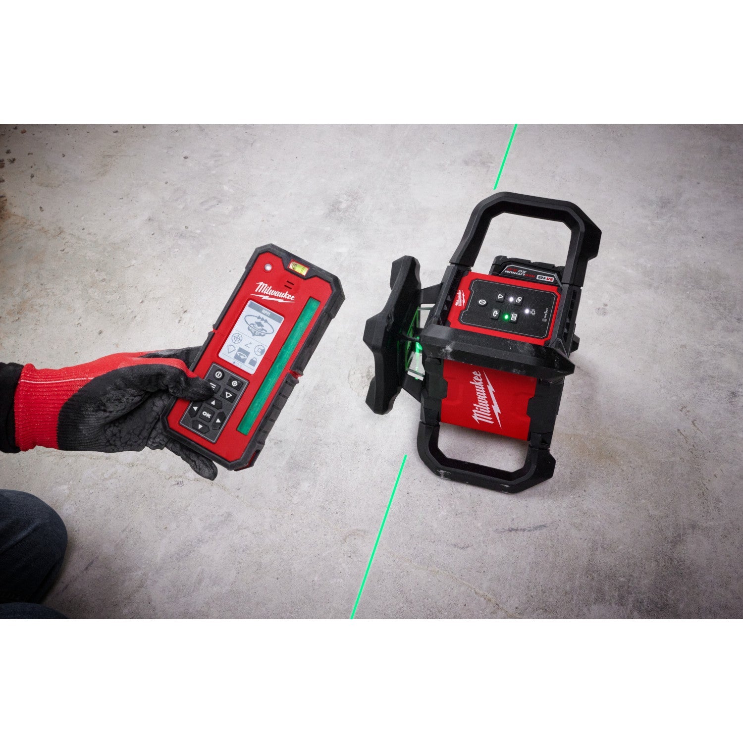 Milwaukee 3702-21 - M18™ Green Interior Rotary Laser Level Kit w/ Remote/Receiver & Wall Mount Bracket