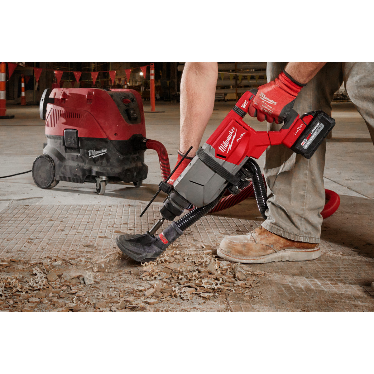 Milwaukee 2916-22 - Ensemble de marteau perforateur SDS Plus M18 FUEL™ 1-1/4 po à poignée en D avec ONE-KEY™