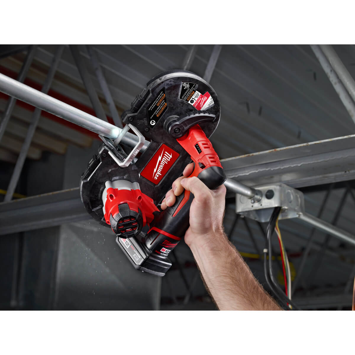 Milwaukee 2429-21XC - Kit de scie à ruban sous-compacte sans fil M12™