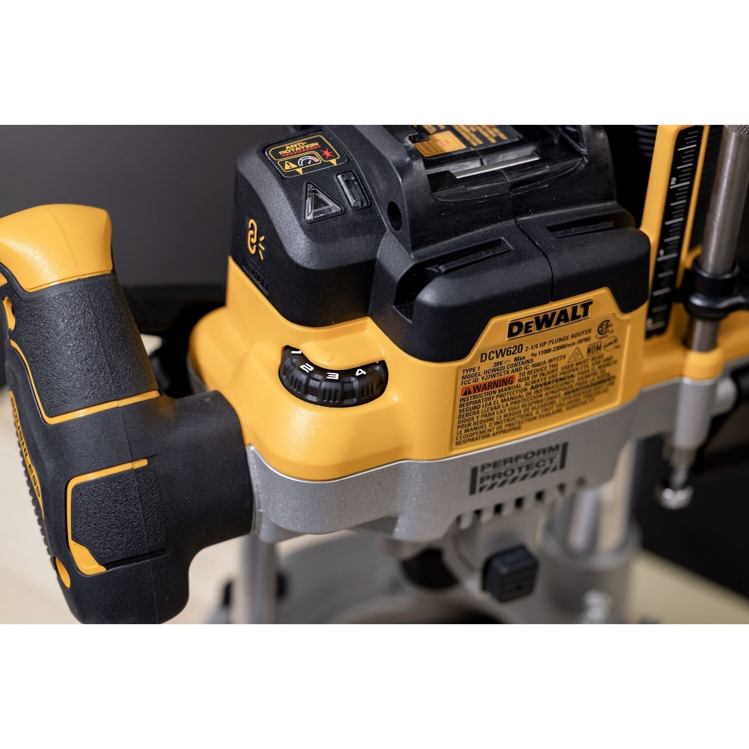 Défonceuse plongeante DEWALT DCW620B-20V MAX XR 2-1/4 CV