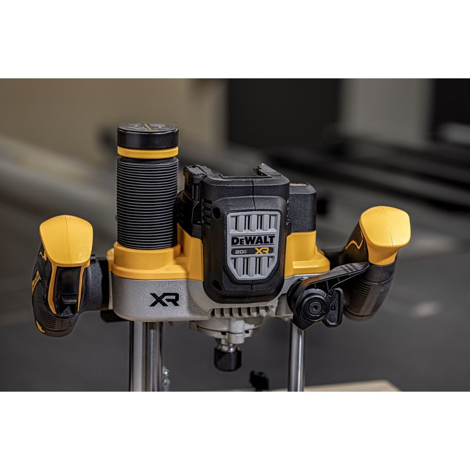 Défonceuse plongeante DEWALT DCW620B-20V MAX XR 2-1/4 CV