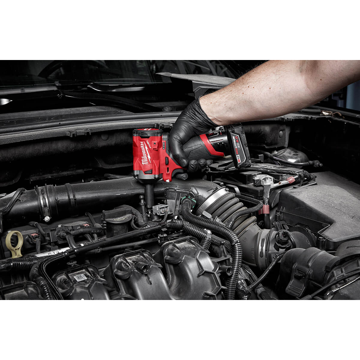 Milwaukee 2554-22 - M12 FUEL™ Stubby 3/8 in. Impact Wrench Kit