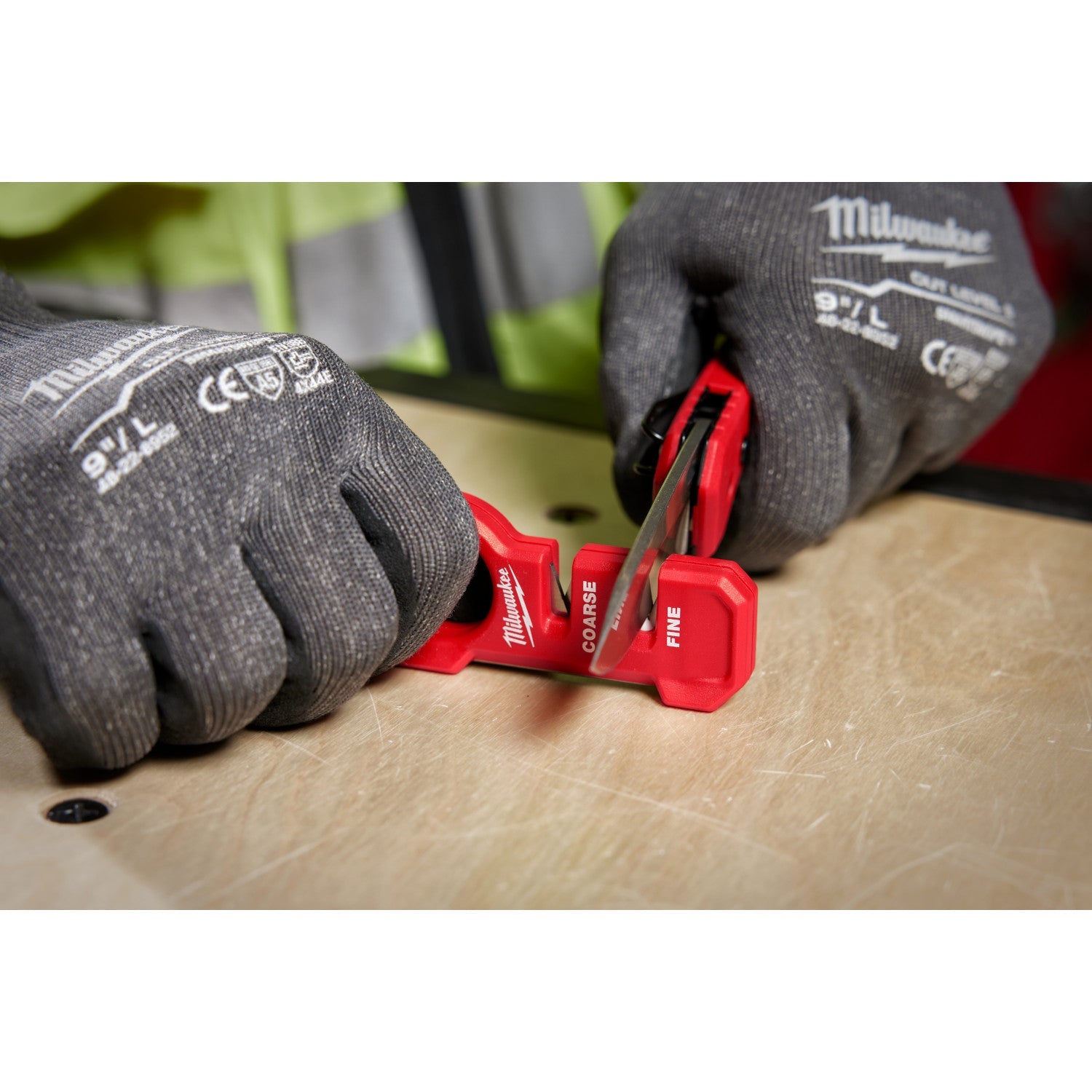 Milwaukee 48-22-1590 - Aiguiseur de couteaux compact