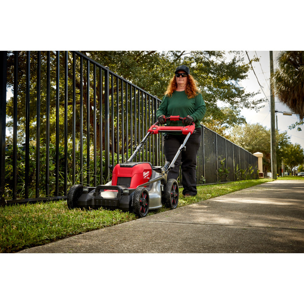 Milwaukee 2823-22HD - M18 FUEL™ 21" Selbstfahrender Rasenmäher mit Doppelbatterie