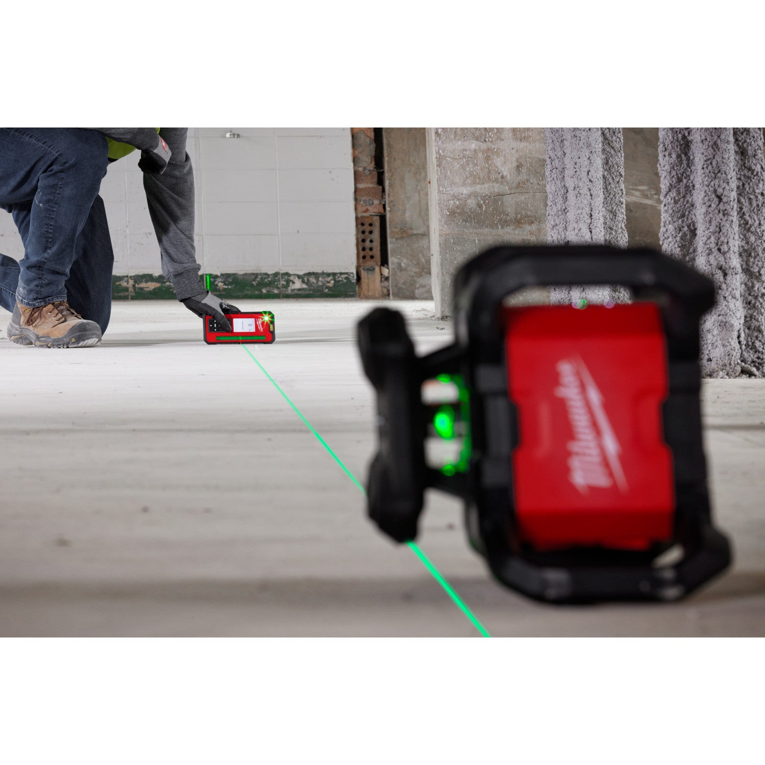 Milwaukee 3702-21 - M18™ Green Interior Rotary Laser Level Kit w/ Remote/Receiver & Wall Mount Bracket