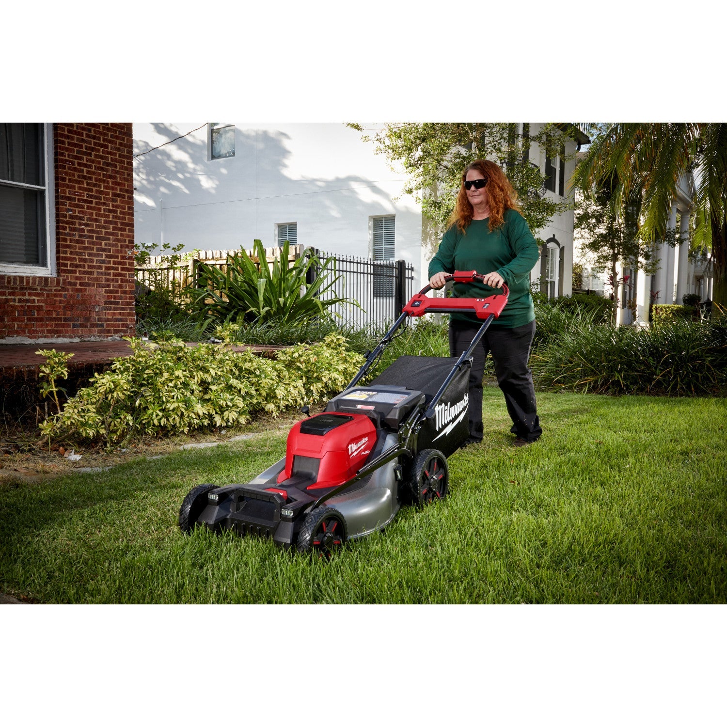 Milwaukee 2823-22HD - M18 FUEL™ 21" Selbstfahrender Rasenmäher mit Doppelbatterie