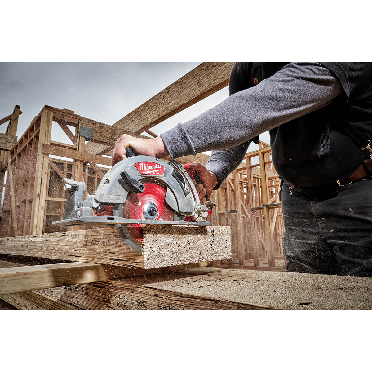 Milwaukee 2830-21HD - M18 FUEL™ Rear Handle 7-1/4 in. Circular Saw Kit