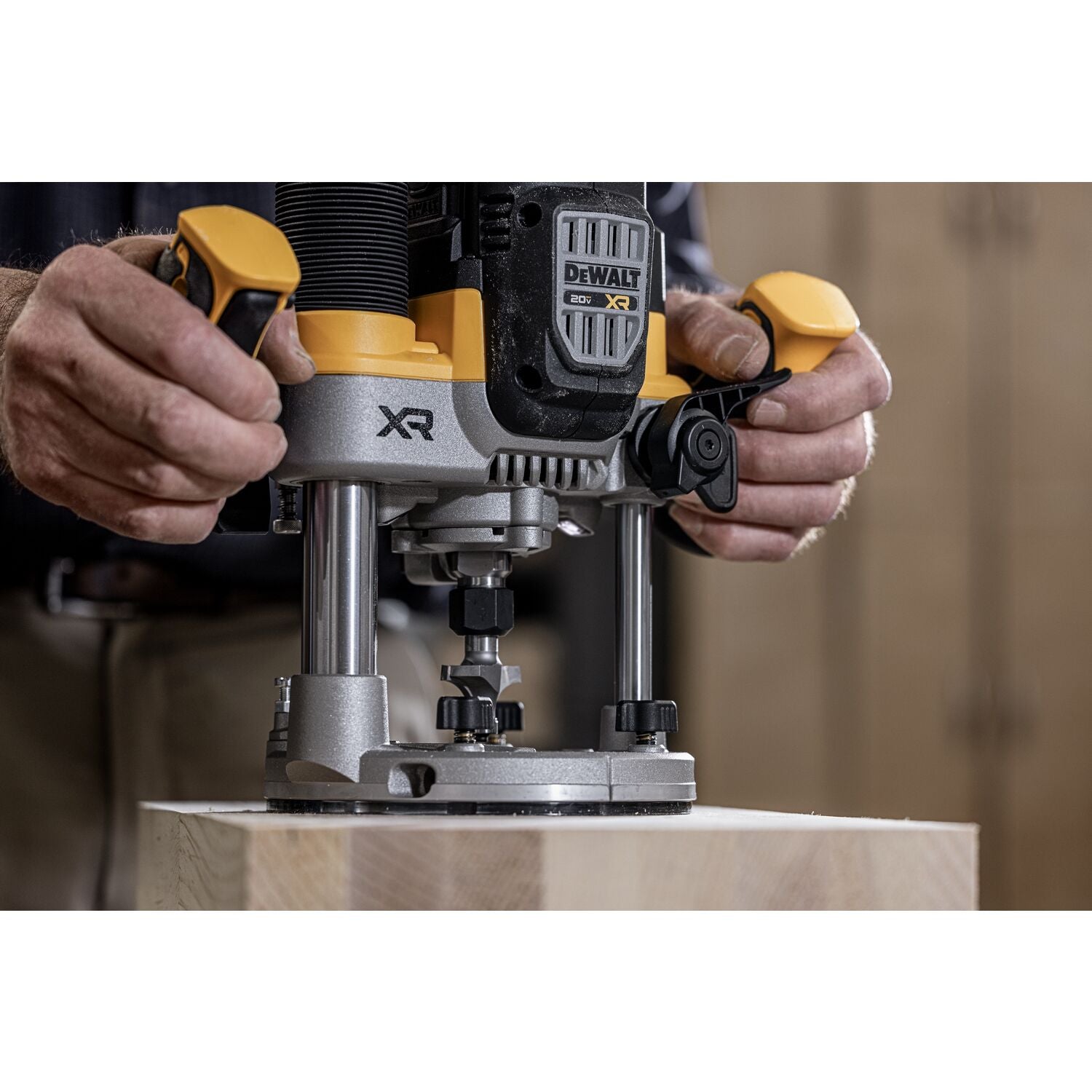 Défonceuse plongeante DEWALT DCW620B-20V MAX XR 2-1/4 CV