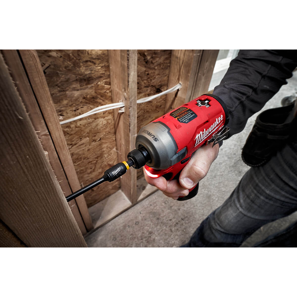 Milwaukee 2551-22 - Kit de tournevis hydraulique hexagonal M12 FUEL™ SURGE™ 1/4 po avec 2 batteries