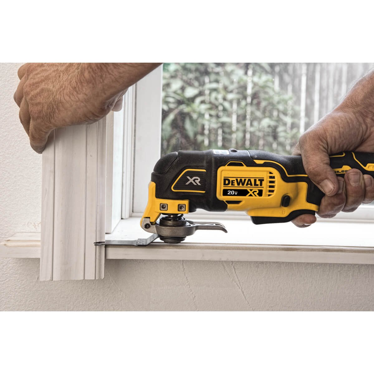 DEWALT DCS356B 20V MAX* XR® BRUSHLESS CORDLESS 3-SPEED OSCILLATING MULTI-TOOL (TOOL ONLY)