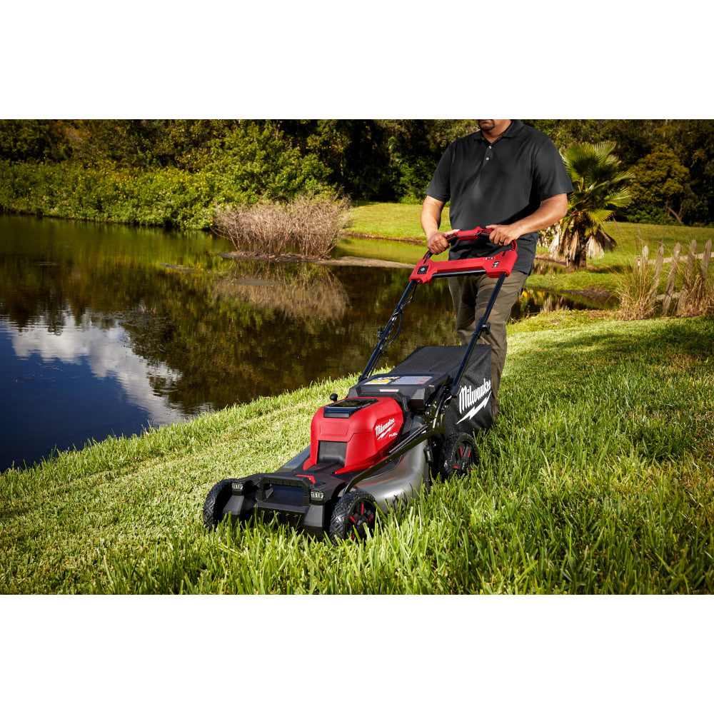 Milwaukee 2823-22HD - M18 FUEL™ 21" Selbstfahrender Rasenmäher mit Doppelbatterie