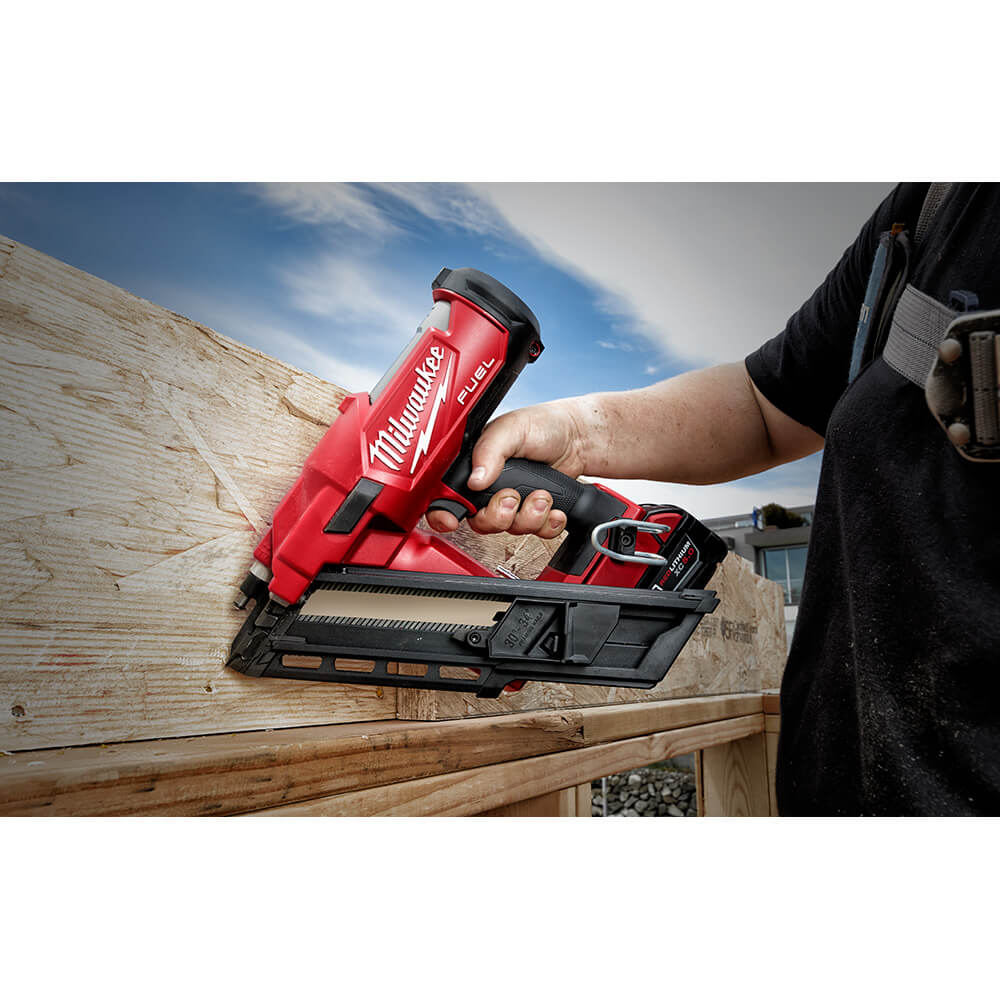 Milwaukee 2745-21 - M18 FUEL™ 30 Degree Framing Nailer Kit