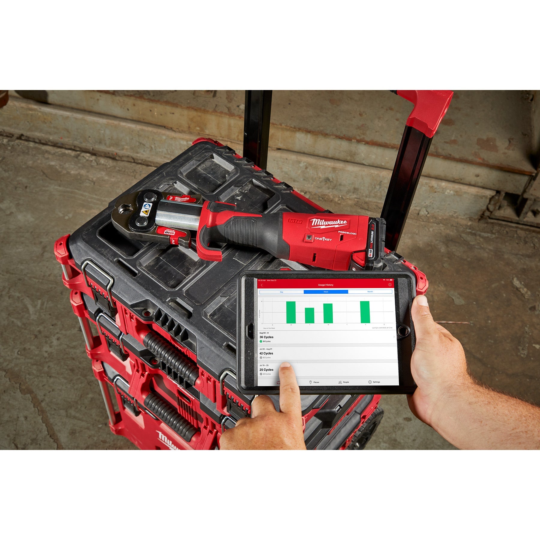 Milwaukee 2922-22 - Outil de presse M18™ FORCE LOGIC™ avec ONE-KEY™ et mâchoires CTS 1/2"-2"