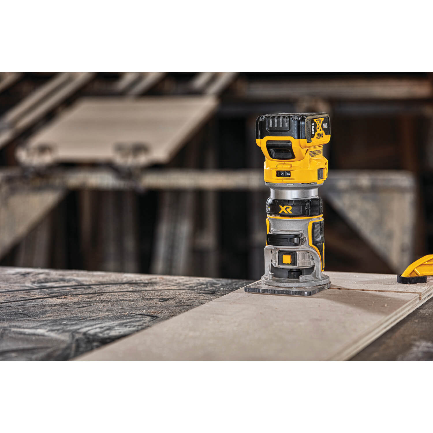 » Dewalt DCW600B - 20V MAX COMPACT ROUTER (100% off)