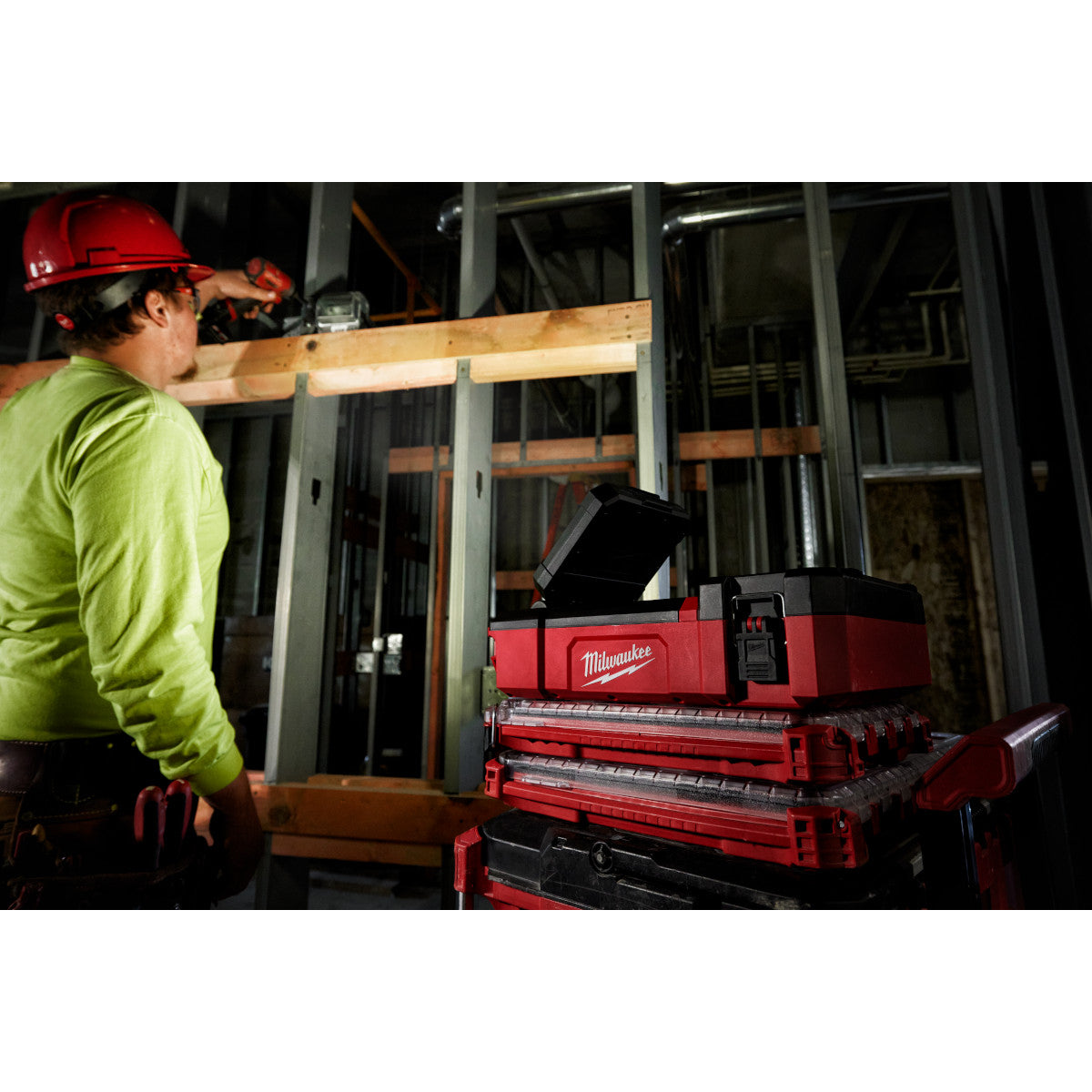 Projecteur Milwaukee 2356-20 - M12™ PACKOUT™ avec chargement USB